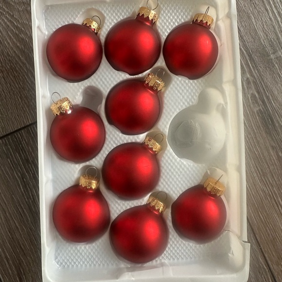 🌞 Sale 3 for $15
Red Glass Ornaments Set of 9 - Picture 2 of 5